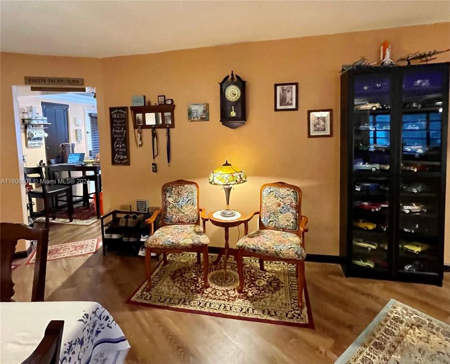 For Sale: $320,000 (2 beds, 2 baths, 1789 Square Feet)