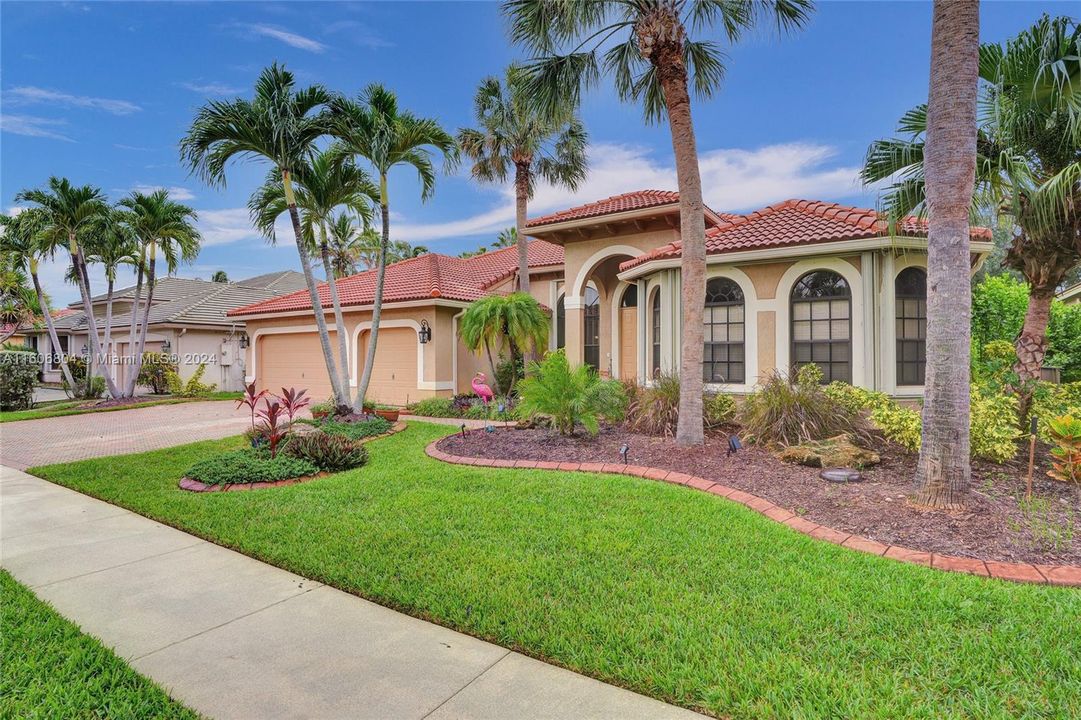 For Sale: $1,100,000 (5 beds, 3 baths, 3081 Square Feet)