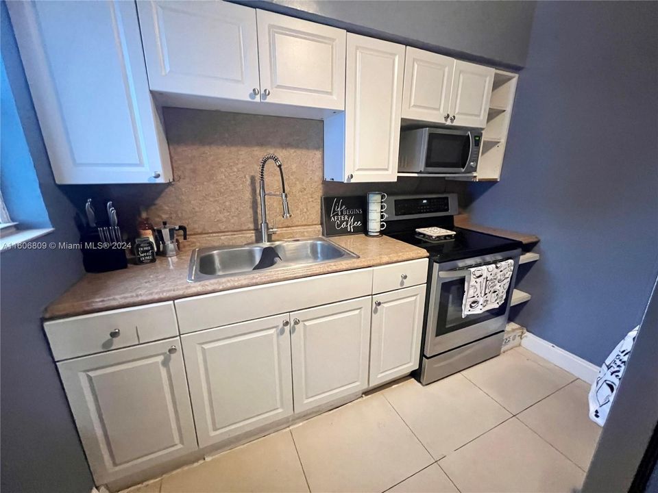 For Rent: $2,700 (2 beds, 1 baths, 1156 Square Feet)