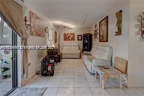 For Sale: $220,000 (3 beds, 2 baths, 989 Square Feet)