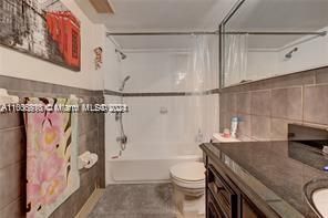 For Sale: $220,000 (3 beds, 2 baths, 989 Square Feet)