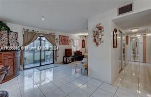 For Sale: $220,000 (3 beds, 2 baths, 989 Square Feet)