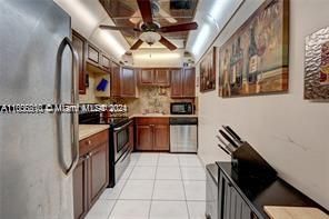 For Sale: $220,000 (3 beds, 2 baths, 989 Square Feet)