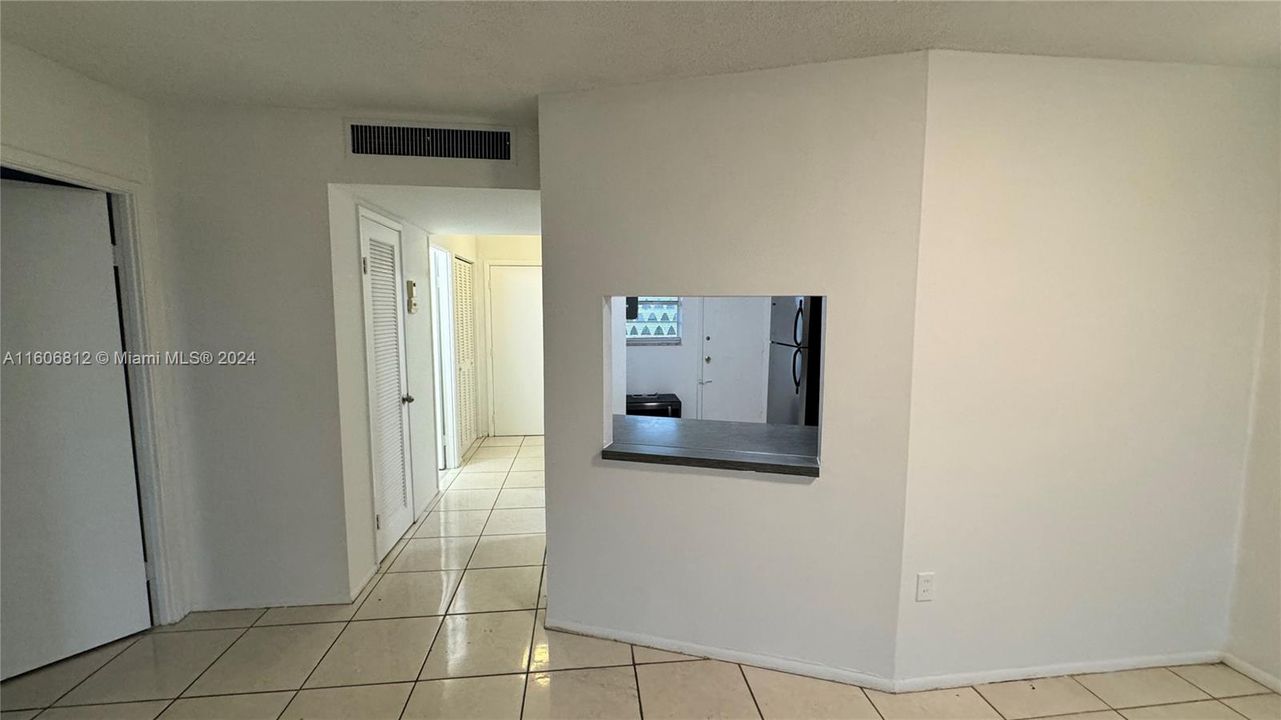 For Sale: $154,555 (1 beds, 1 baths, 1036 Square Feet)