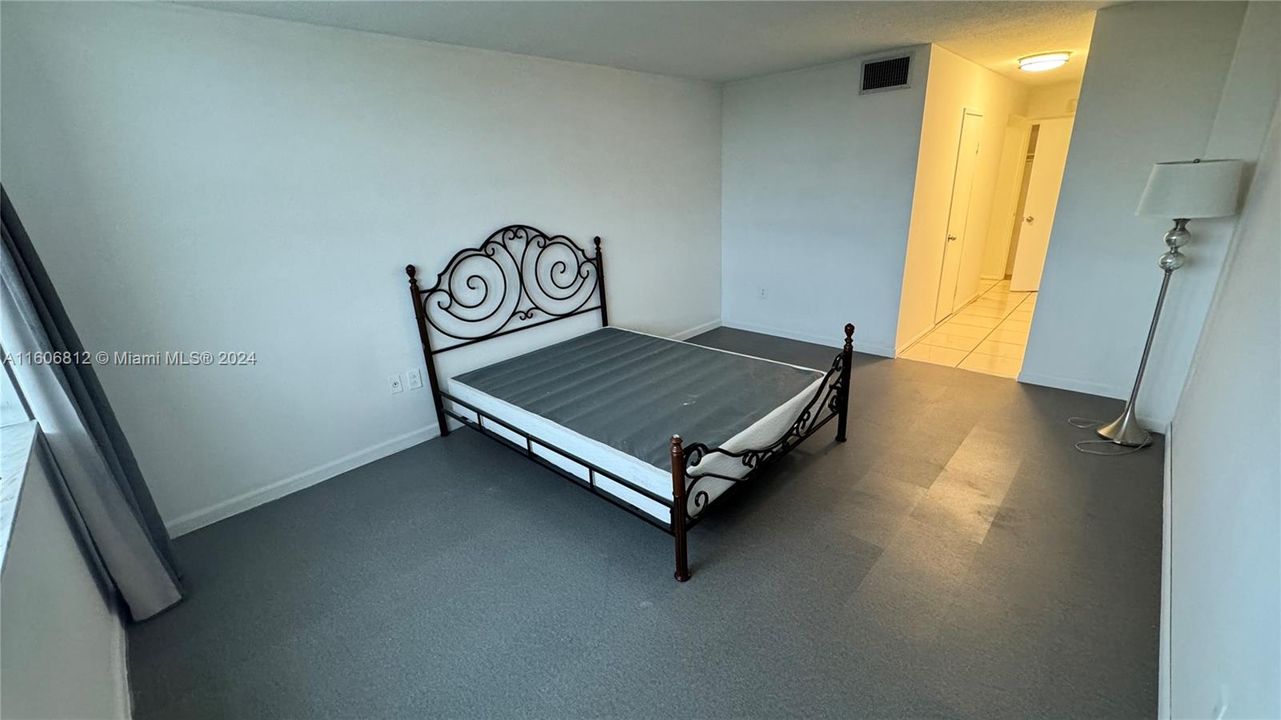 For Sale: $154,555 (1 beds, 1 baths, 1036 Square Feet)