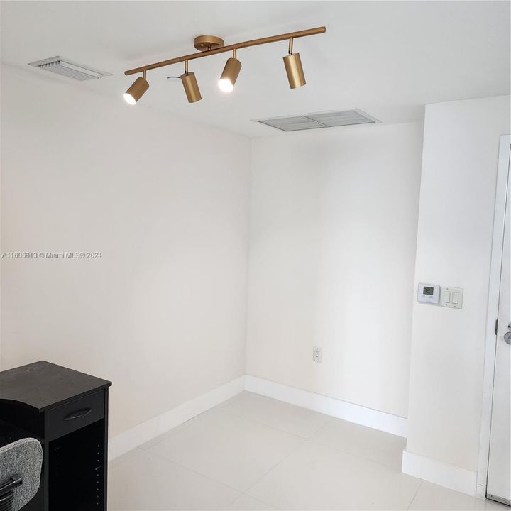 For Rent: $4,000 (2 beds, 2 baths, 1023 Square Feet)