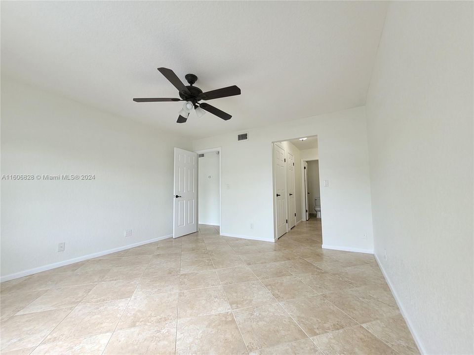 For Rent: $2,100 (1 beds, 1 baths, 850 Square Feet)