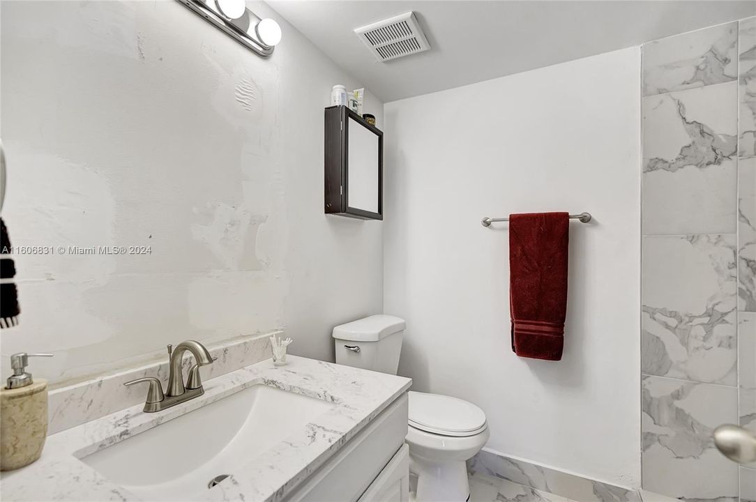 For Rent: $2,350 (2 beds, 2 baths, 1021 Square Feet)