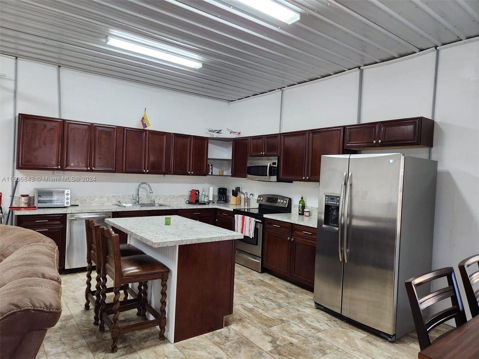 En Venta: $809,000 (5 camas, 4 baños, 4500 Pies cuadrados)