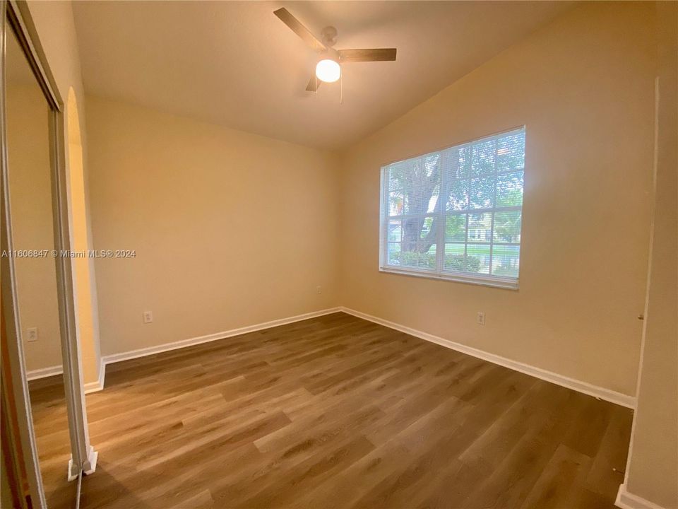 For Sale: $469,000 (2 beds, 2 baths, 1005 Square Feet)