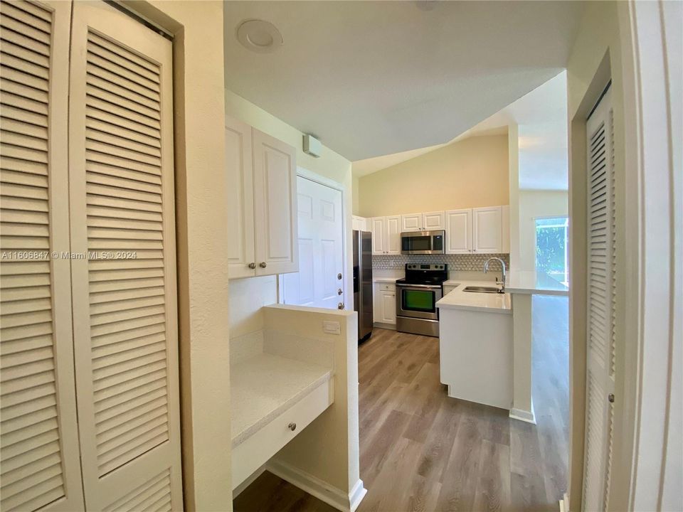 For Sale: $469,000 (2 beds, 2 baths, 1005 Square Feet)