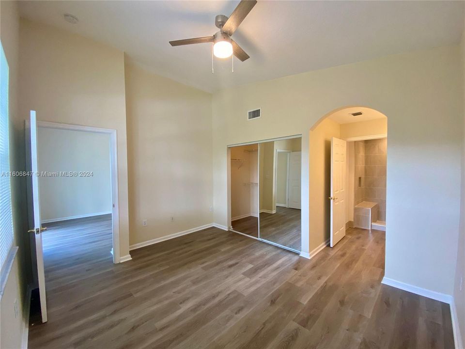 For Sale: $469,000 (2 beds, 2 baths, 1005 Square Feet)