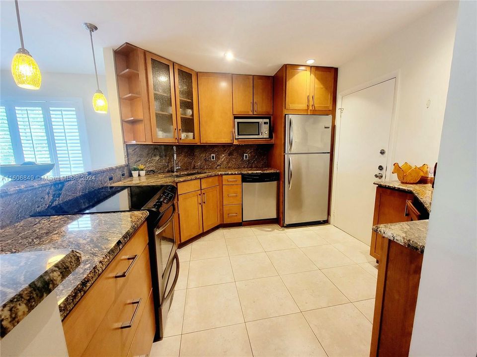 For Sale: $180,000 (2 beds, 2 baths, 1300 Square Feet)