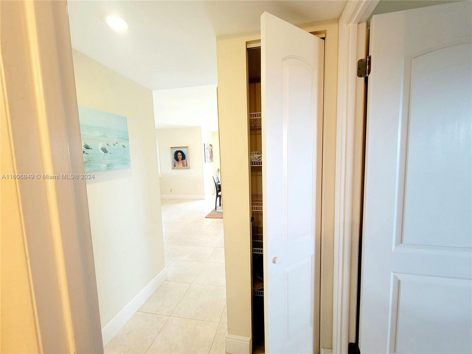 For Sale: $180,000 (2 beds, 2 baths, 1300 Square Feet)