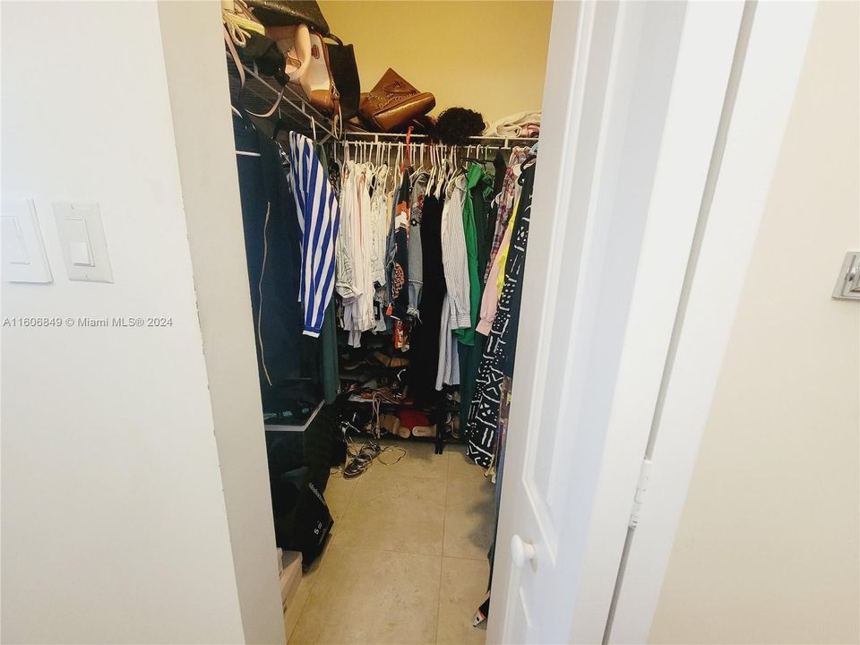 2ND MASTER WALK-IN CLOSET