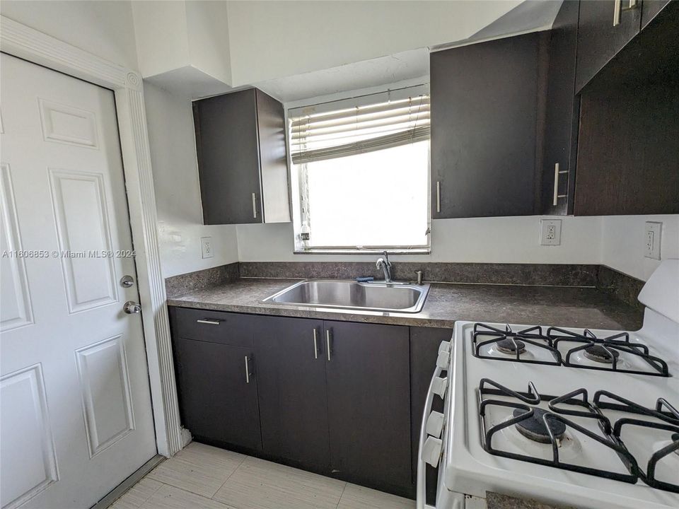 For Rent: $2,250 (2 beds, 1 baths, 1000 Square Feet)