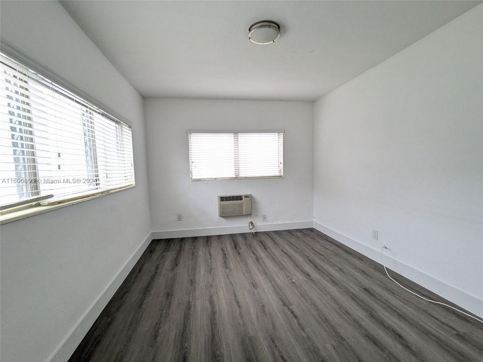 For Rent: $2,350 (2 beds, 1 baths, 5249 Square Feet)