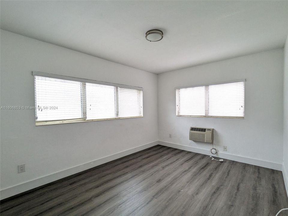 For Rent: $2,350 (2 beds, 1 baths, 5249 Square Feet)