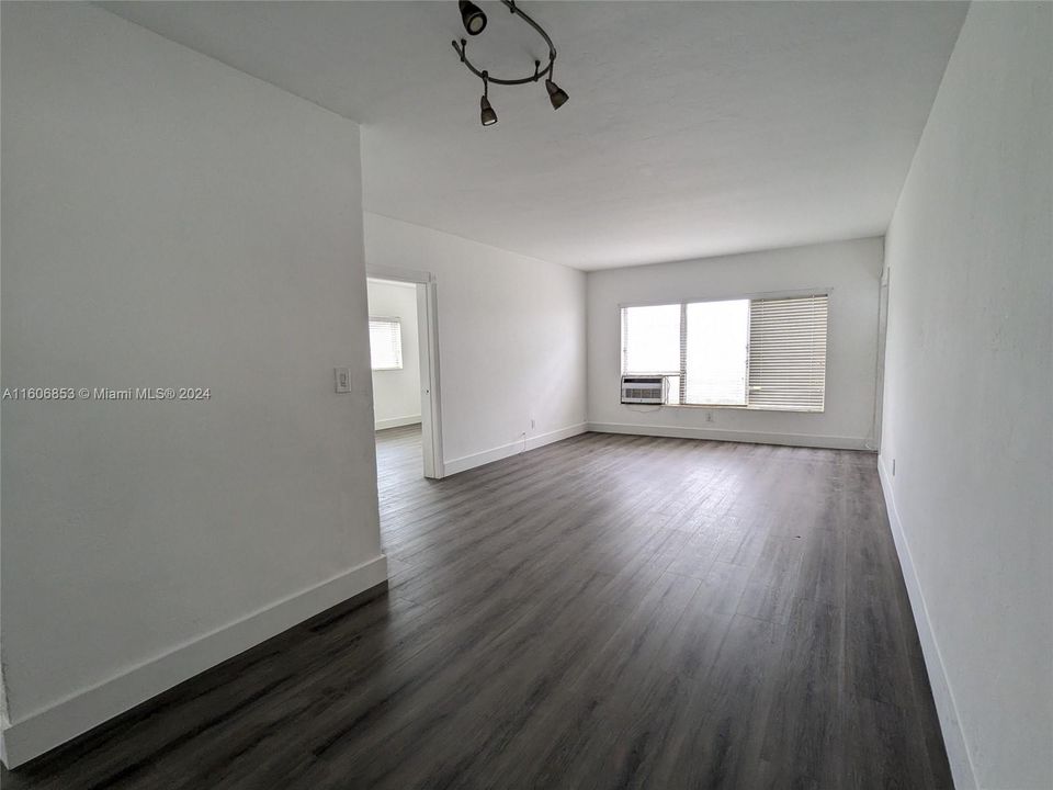 For Rent: $2,350 (2 beds, 1 baths, 5249 Square Feet)