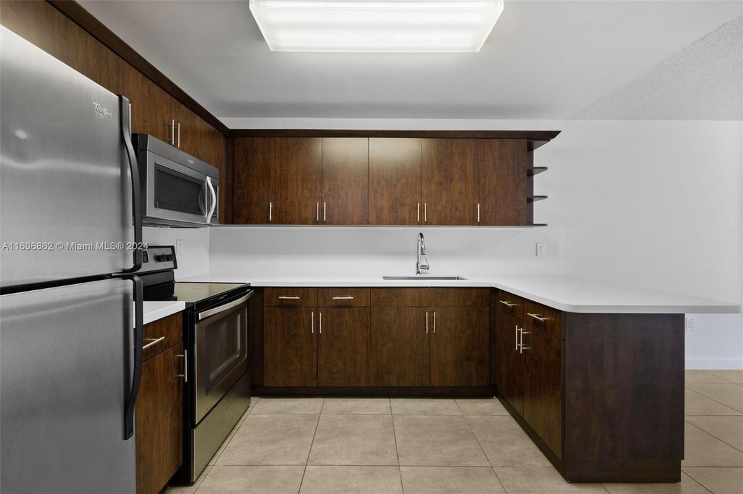 For Rent: $2,300 (2 beds, 1 baths, 1035 Square Feet)