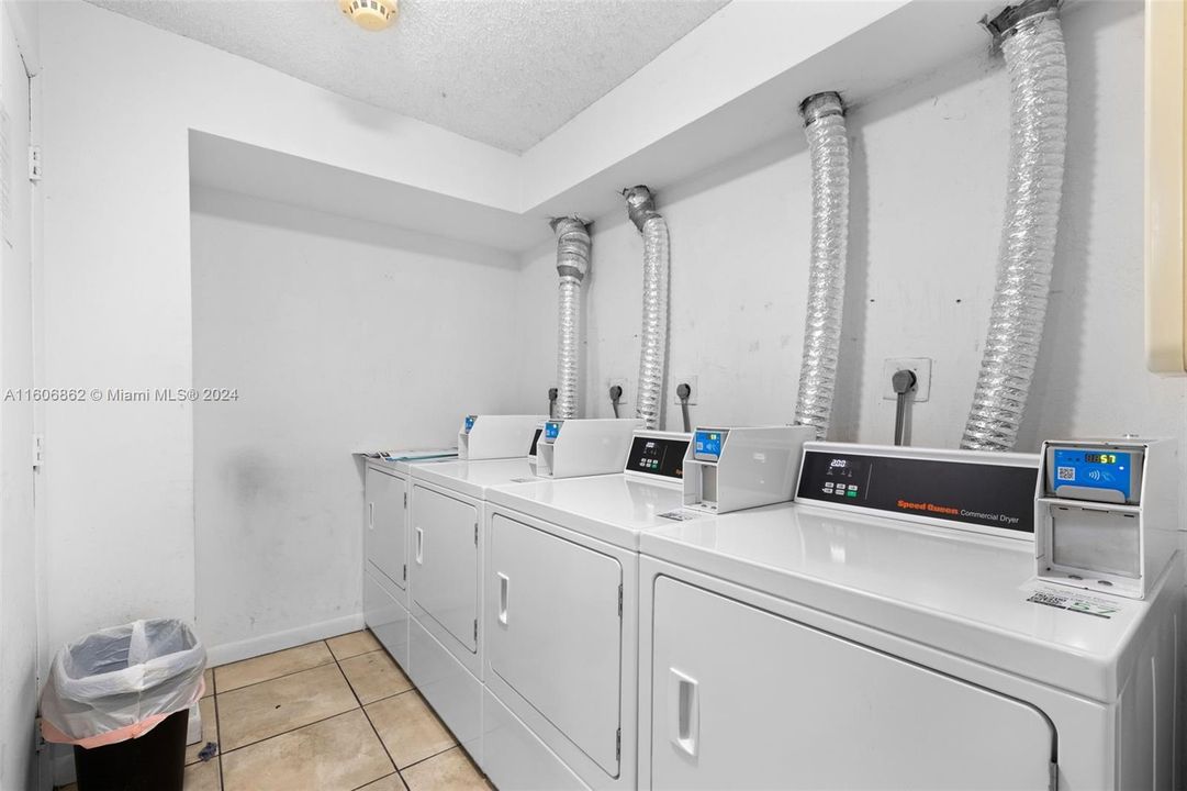 For Rent: $2,300 (2 beds, 1 baths, 1035 Square Feet)