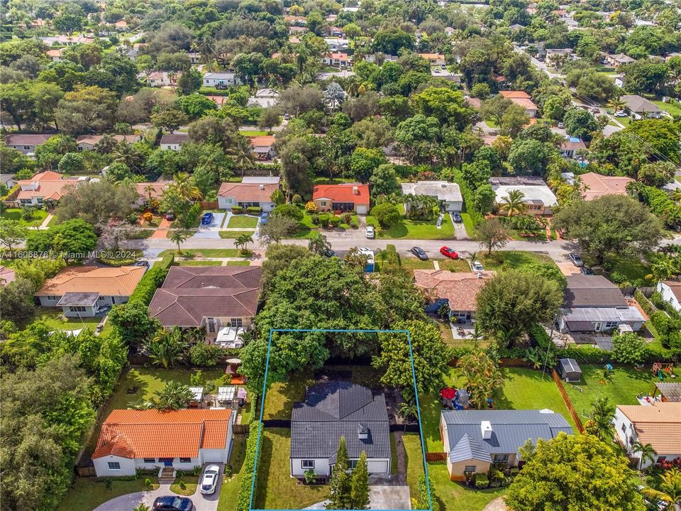 For Sale: $849,900 (3 beds, 2 baths, 1319 Square Feet)