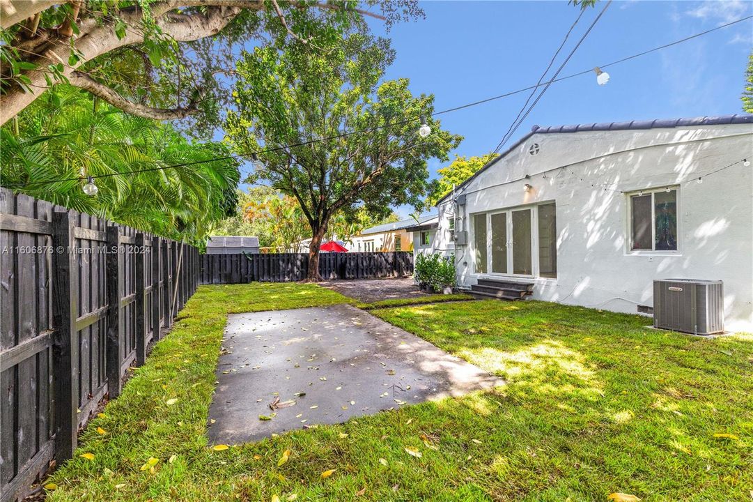 For Sale: $849,900 (3 beds, 2 baths, 1319 Square Feet)