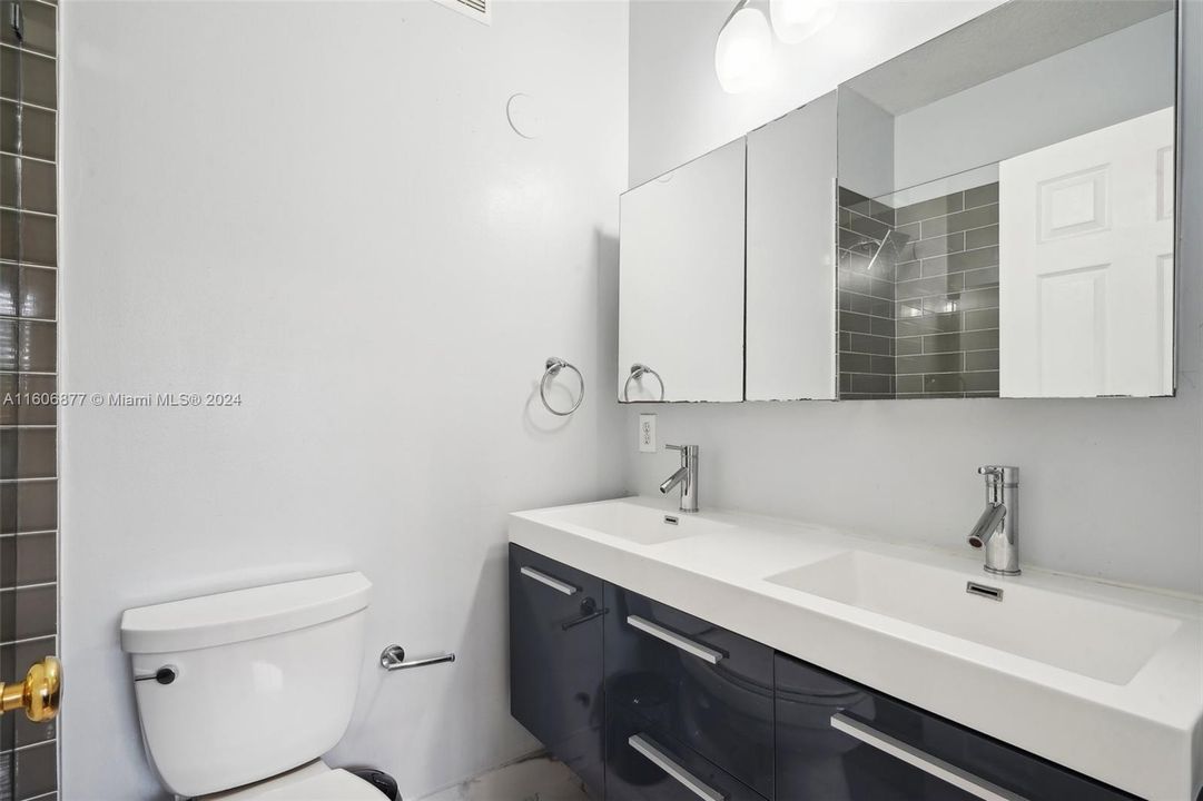 For Sale: $415,000 (2 beds, 2 baths, 1150 Square Feet)