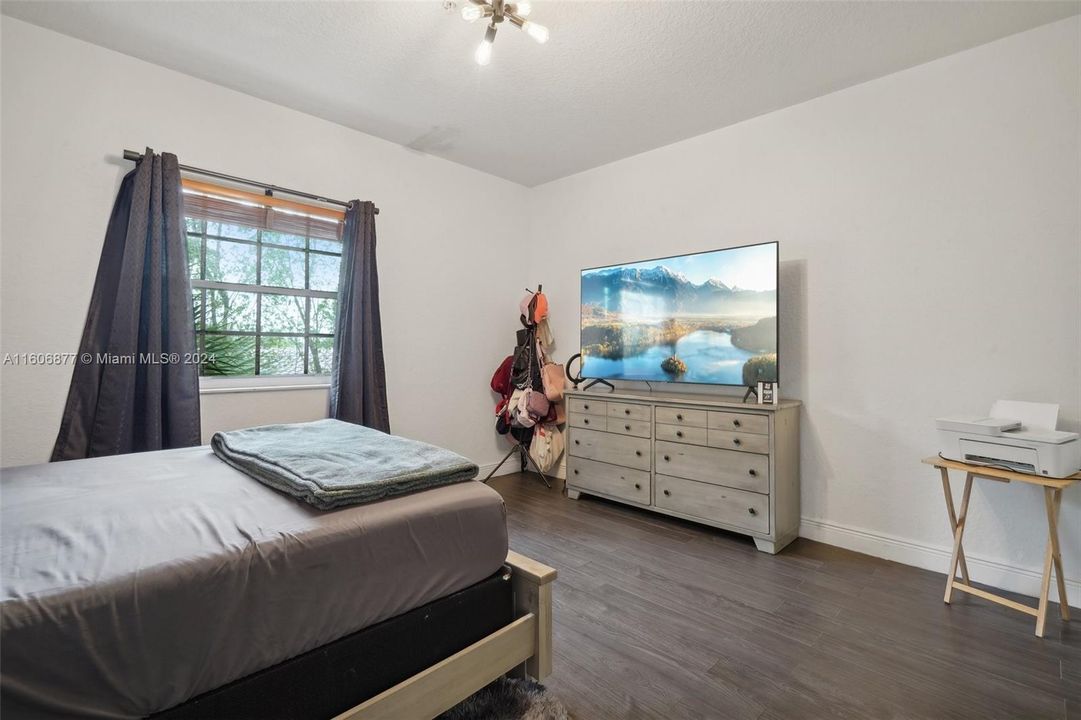 For Sale: $415,000 (2 beds, 2 baths, 1150 Square Feet)