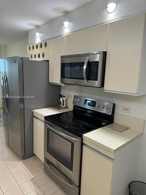 For Rent: $3,700 (2 beds, 2 baths, 1660 Square Feet)