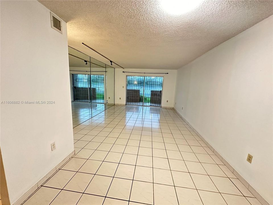 For Rent: $2,400 (2 beds, 2 baths, 1030 Square Feet)