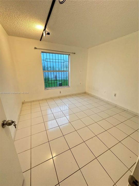 Recently Rented: $2,400 (2 beds, 2 baths, 1030 Square Feet)