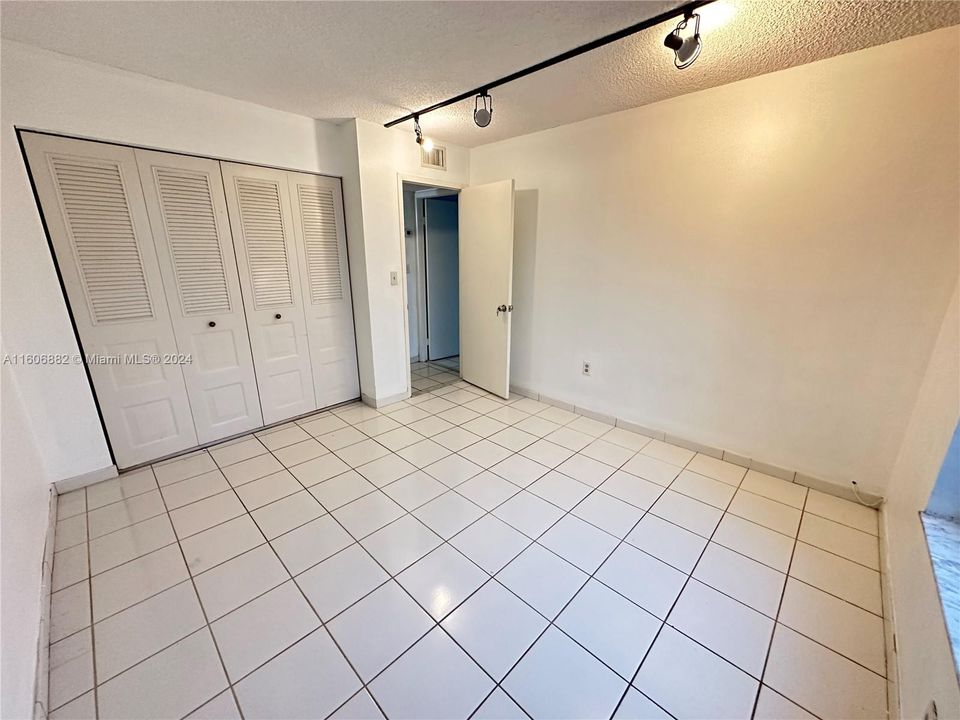 For Rent: $2,400 (2 beds, 2 baths, 1030 Square Feet)