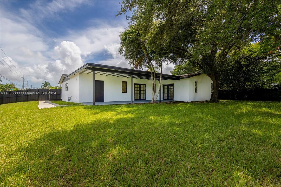 For Sale: $1,190,000 (4 beds, 2 baths, 2414 Square Feet)