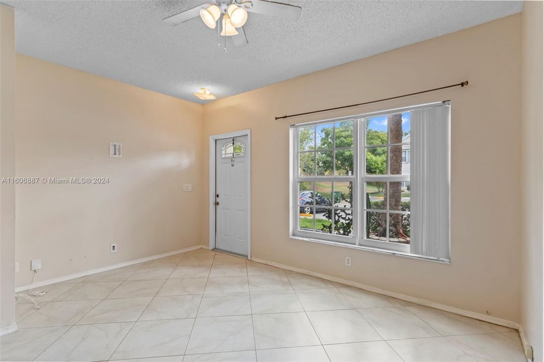 For Sale: $370,000 (2 beds, 2 baths, 1110 Square Feet)