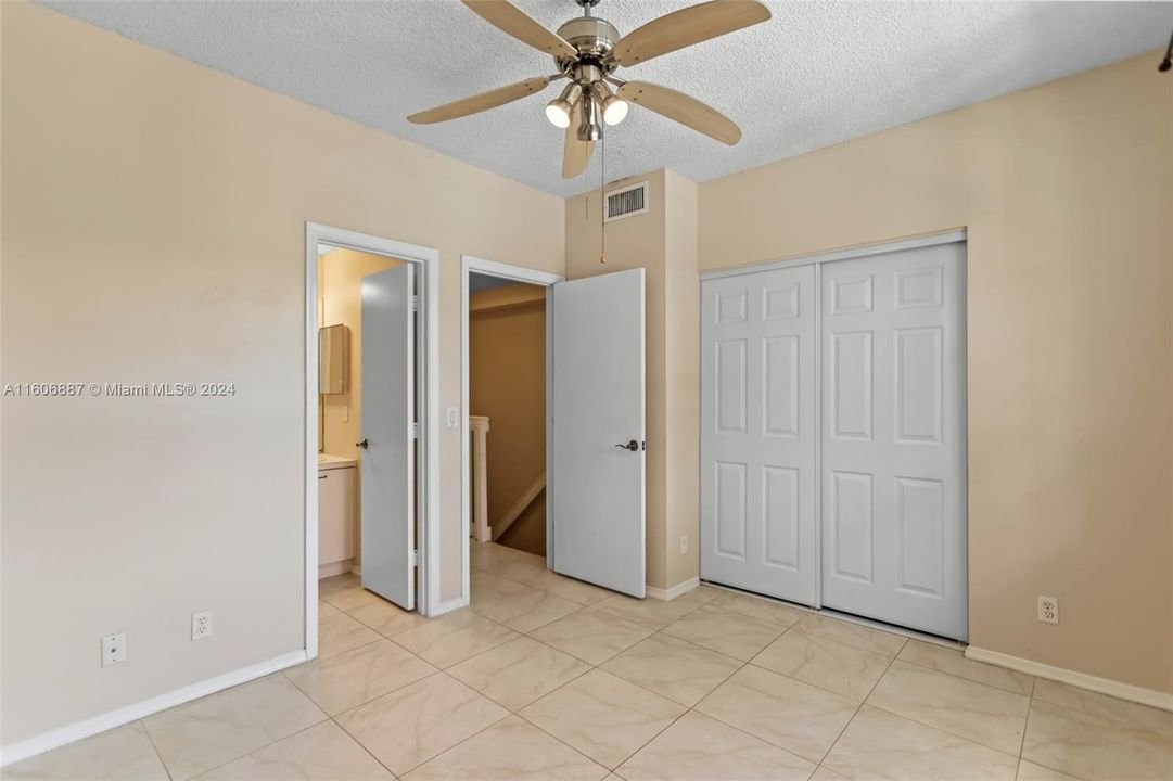 For Sale: $385,000 (2 beds, 2 baths, 1110 Square Feet)
