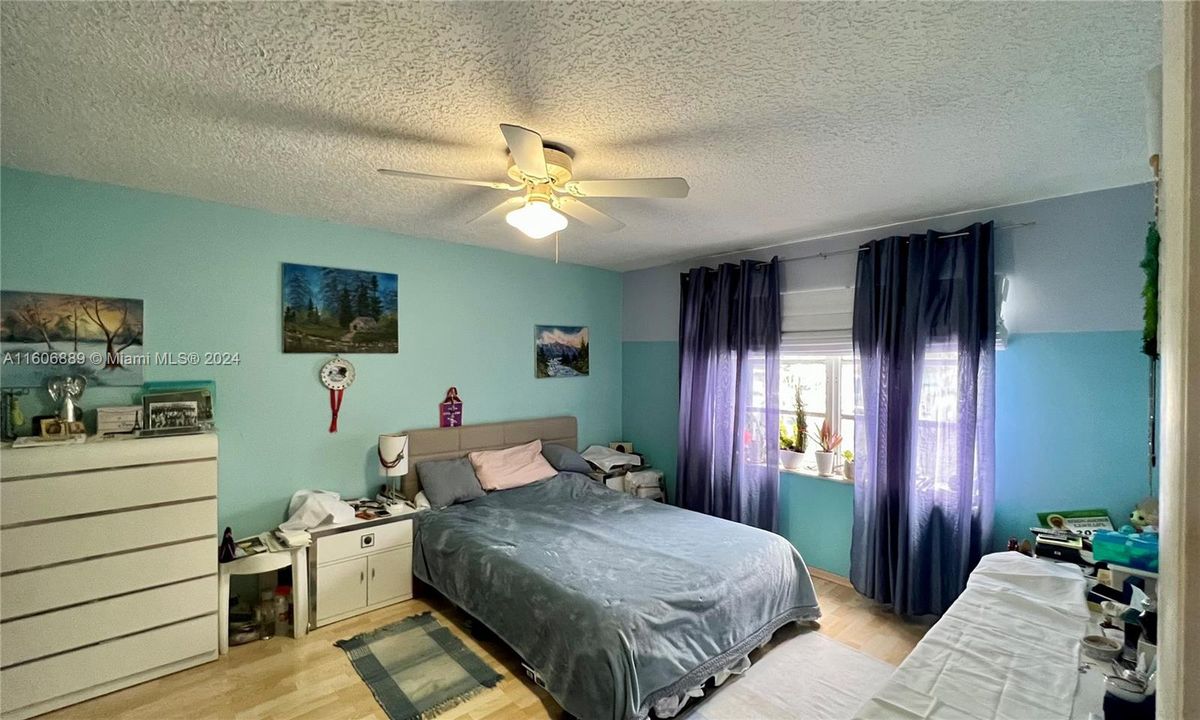 For Sale: $300,000 (2 beds, 2 baths, 1150 Square Feet)