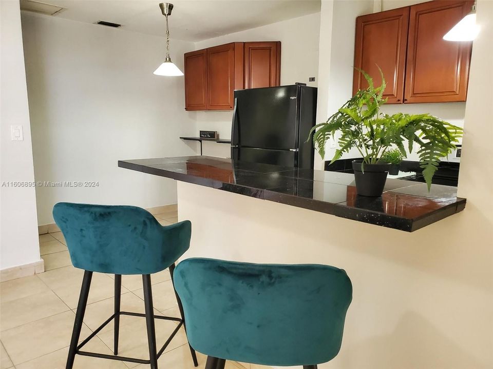 Active With Contract: $1,695 (1 beds, 1 baths, 1196 Square Feet)