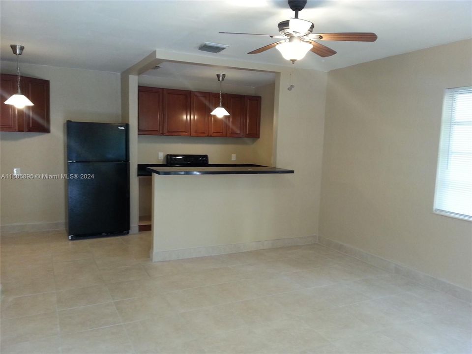 Active With Contract: $1,695 (1 beds, 1 baths, 1196 Square Feet)