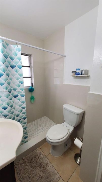 Active With Contract: $1,695 (1 beds, 1 baths, 1196 Square Feet)