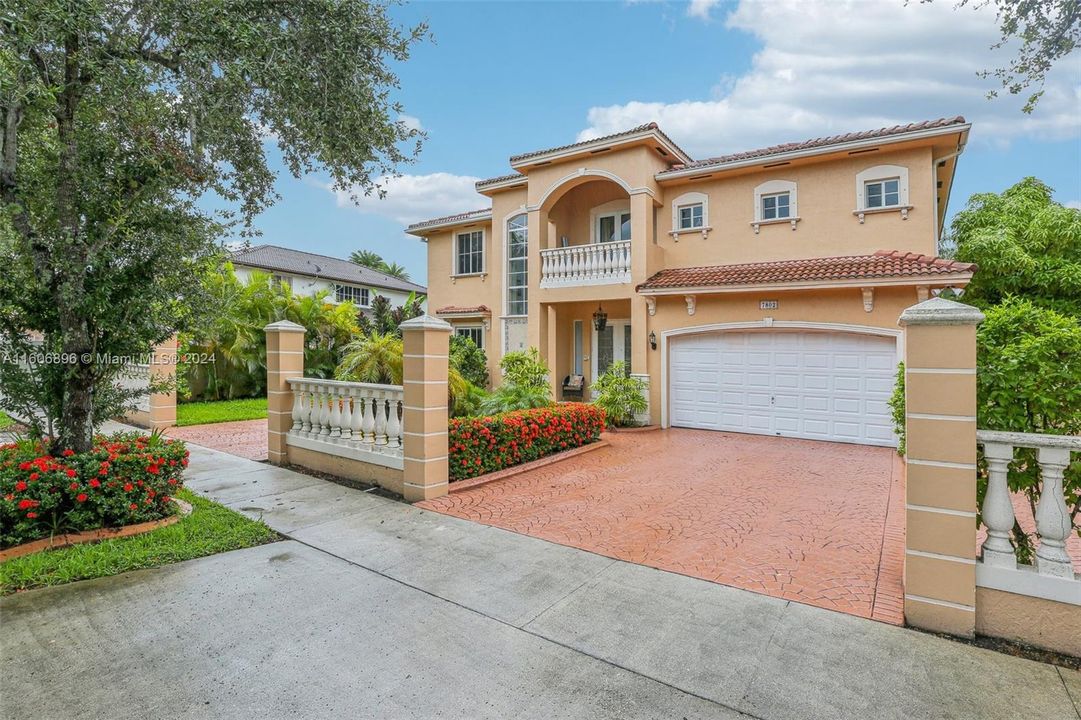 Active With Contract: $999,000 (4 beds, 3 baths, 3376 Square Feet)