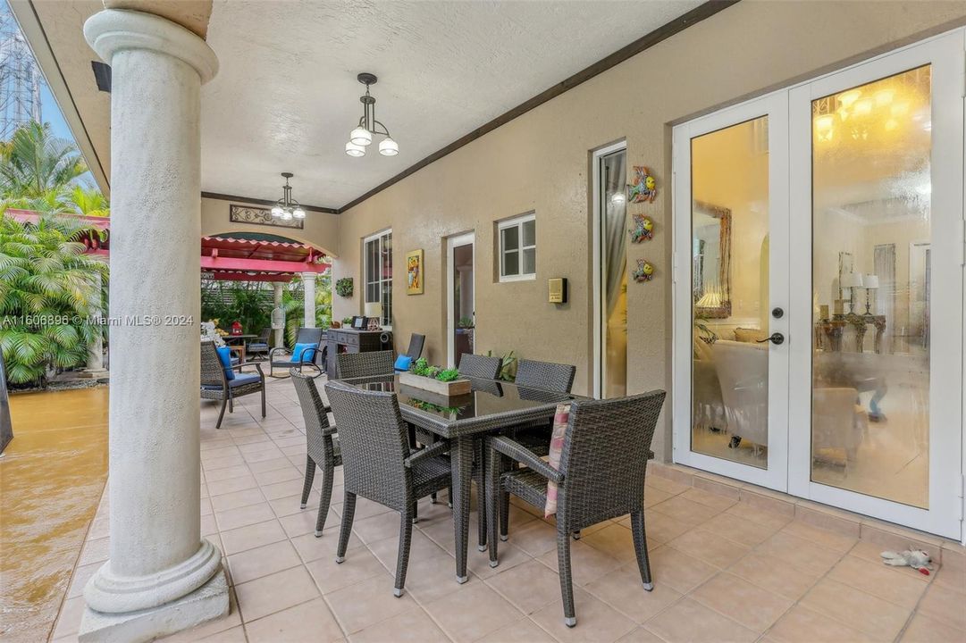 Active With Contract: $999,000 (4 beds, 3 baths, 3376 Square Feet)