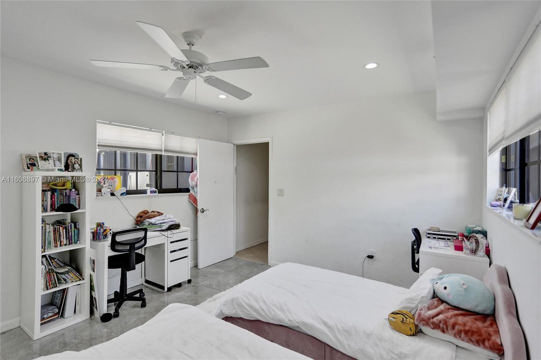 For Sale: $1,200,000 (3 beds, 2 baths, 1460 Square Feet)