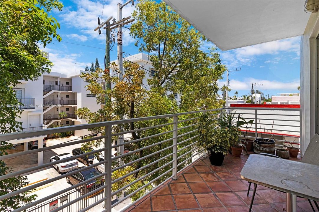 Active With Contract: $3,800 (2 beds, 2 baths, 1088 Square Feet)