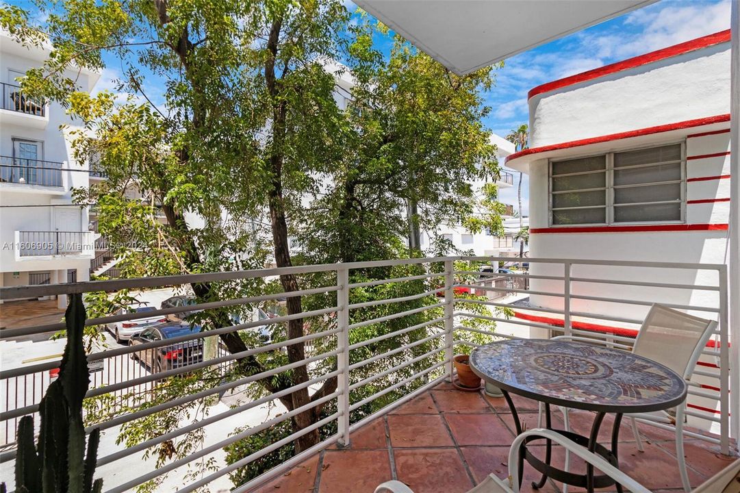 Active With Contract: $3,800 (2 beds, 2 baths, 1088 Square Feet)