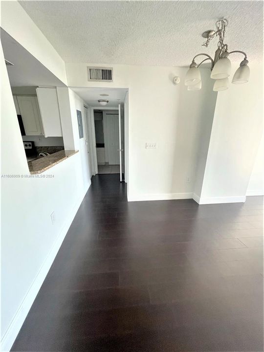 For Sale: $323,000 (1 beds, 1 baths, 816 Square Feet)