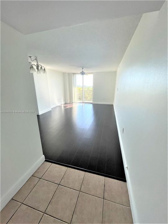 For Sale: $332,000 (1 beds, 1 baths, 816 Square Feet)