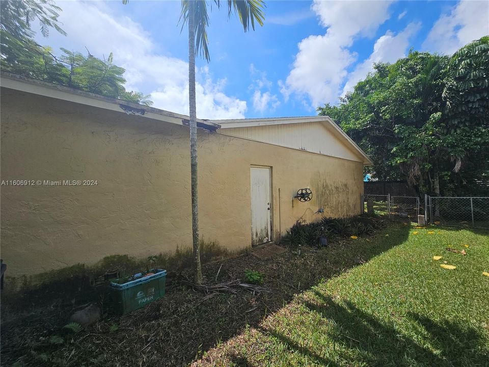 For Sale: $595,000 (3 beds, 2 baths, 1612 Square Feet)