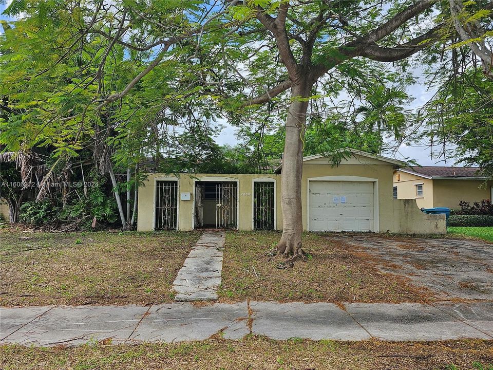 For Sale: $595,000 (3 beds, 2 baths, 1612 Square Feet)