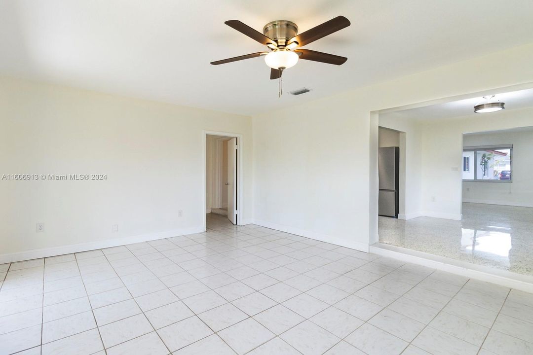 For Rent: $3,000 (2 beds, 1 baths, 1650 Square Feet)